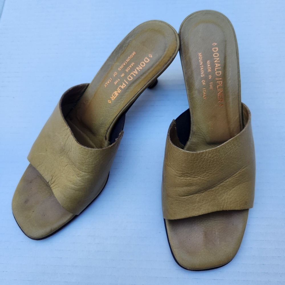 Donald J Pliner Leather Kitten Heel Mules 7M Mustard Yellow Slide Sandals Italy